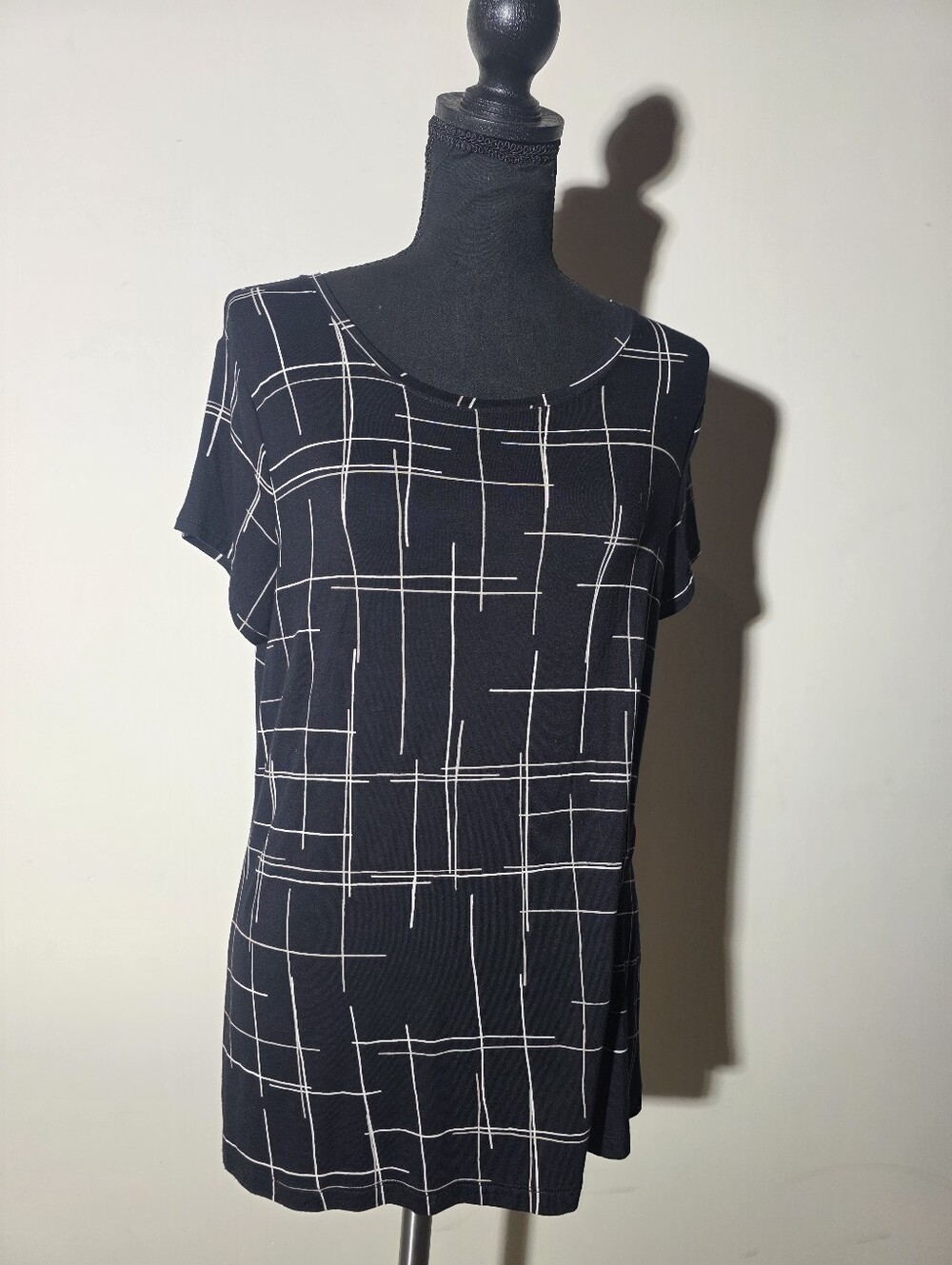 Apt. 9 Black Short-Sleeve Scoop Neck Top with Cream Grid Print (Size M-P)